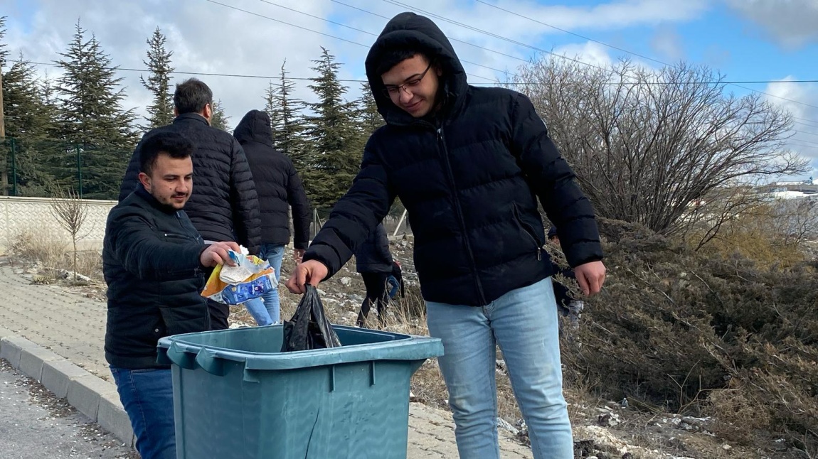 Öğrencilerimiz Çevre ve Toplum Hizmeti Çalışmalarına Katıldı.